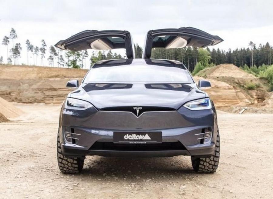  Tesla Model X by Delta 4x4 2018 года  (фото 2 из 3)